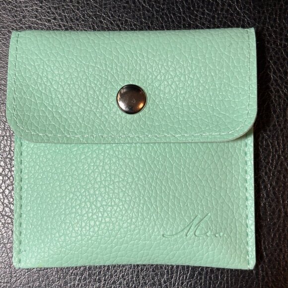 MIA Necklace and Earrings with Case - NWT - Picture 3 of 4